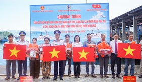 Hải đoàn 32 đồng hành với ngư dân phường Bắc Nha Trang