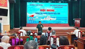 Đoàn công tác Trung tâm Phụng dưỡng người có công cách mạng thành phố Đà Nẵng tham quan, giao lưu tại Bộ Tư lệnh Vùng Cảnh sát biển 2