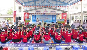 Cảnh sát biển Việt Nam chung sức ươm mầm tình yêu biển, đảo trong thế hệ trẻ