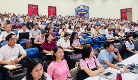 Bộ Tư lệnh Vùng Cảnh sát biển 2 tuyên truyền biển, đảo cho gần 1.000 cán bộ, giáo viên thành phố Đà Nẵng