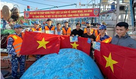 “Đến tận ngõ, gõ từng nhà” tuyên truyền quy định chống IUU