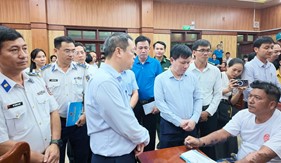 Gặp mặt, động viên ngư dân tàu cá QNa-90859 TS bị nạn trên biển