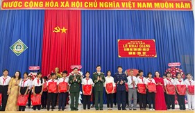Đồng hành cùng học sinh dân tộc thiểu số bước vào năm học mới
