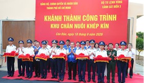 Chính ủy Cảnh sát biển Việt Nam kiểm tra, động viên cán bộ, chiến sĩ Hải đội 33