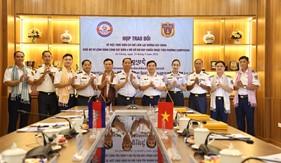 Bộ Tư lệnh Vùng Cảnh sát biển 4 làm việc với Sở Chỉ huy Chiến thuật tiền phương Campuchia